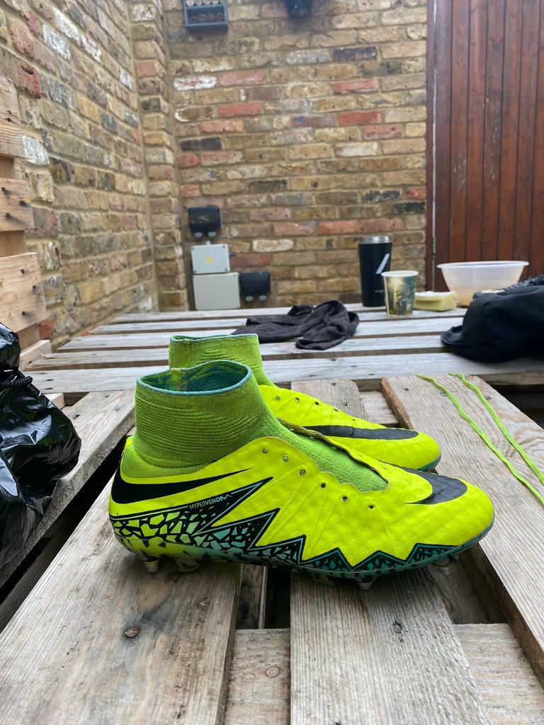 football boots size 8.5